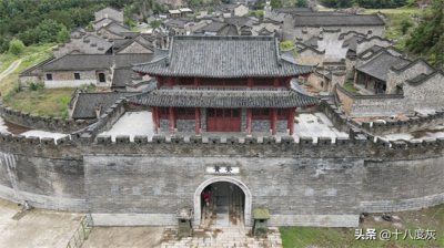 ​航拍红安将军影视城：再现上世纪古建筑群，仿佛来到抗战时期