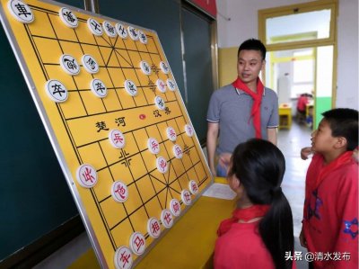 ​特级象棋大师许银川走进清水县西关小学讲棋道论人生